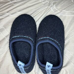 Rock dove navy blue slippers size 7 NWOT